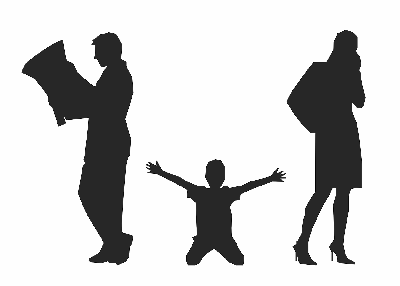 silhouette of a child suffering while parents separate